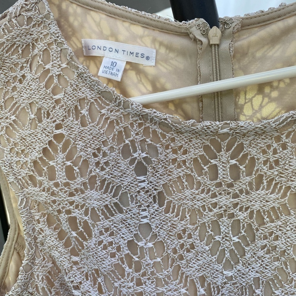 London Times NWT sz 10 classy oatmeal crochet/lined. Back zip/soft material. New - Picture 14 of 15